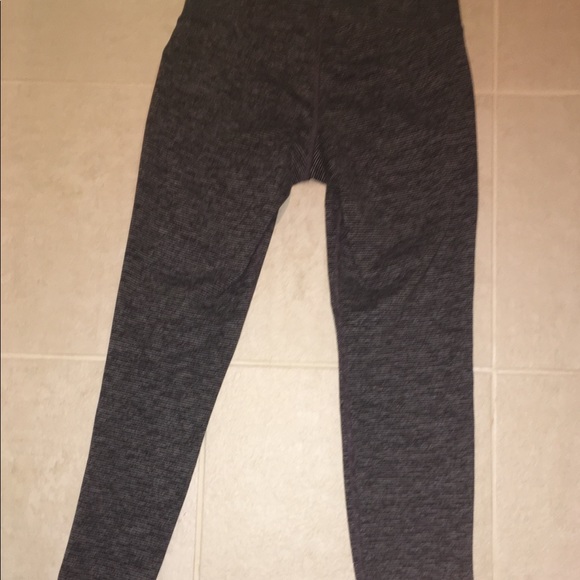 Grey and black  old navy leggings - Picture 2 of 3